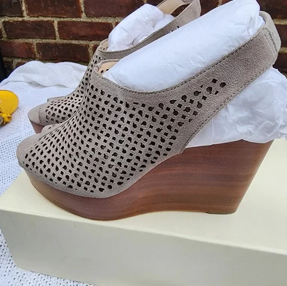 Coach Chastity‎ Op Art Laser Wedges 9.5 NEW - Picture 9 of 12